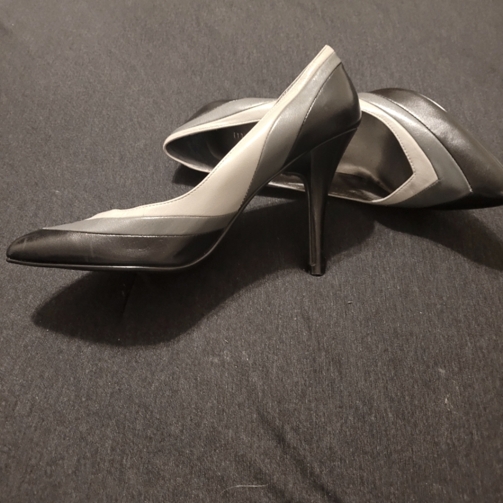 Maripe Dress heels size 6 , black and gray